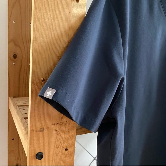 FIGS Slate Blue Chisec Three Pocket Scrub Top XXL - Picture 8 of 14